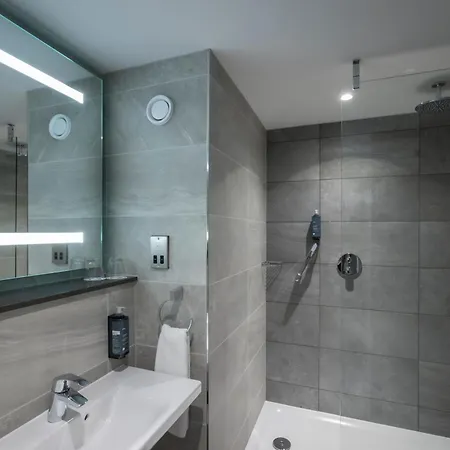 Отель Maldron Merrion Road 4*