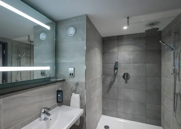 מלון Maldron Merrion Road 4*